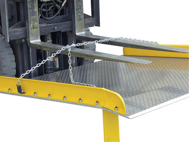 STL DOCKBOARD LIFTING CHAINS 48-66IN W